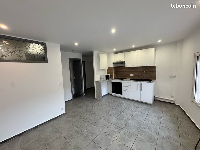 Appartement 3 pièces 49 m² · à Roquemaure · 49 m² · 570 €/mois