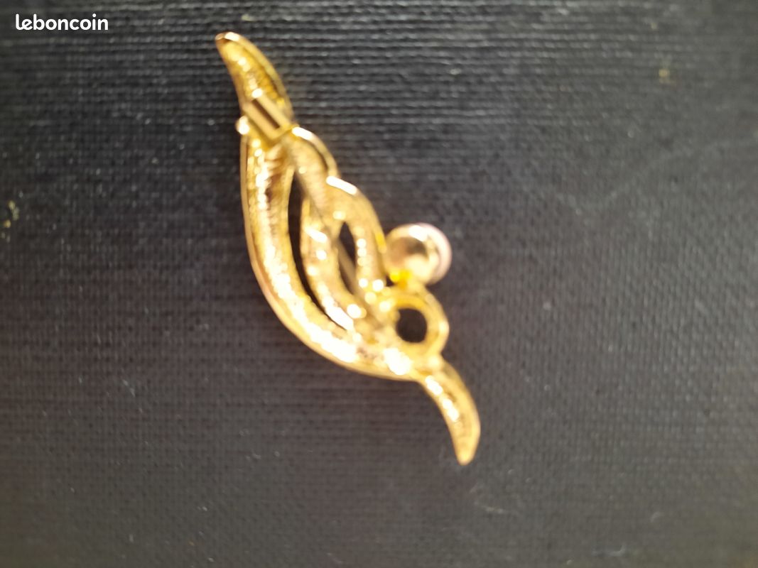Broche métal doré avec perle (image 3)