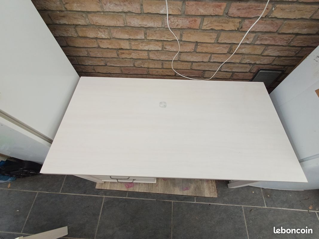 Bureau (image 2)