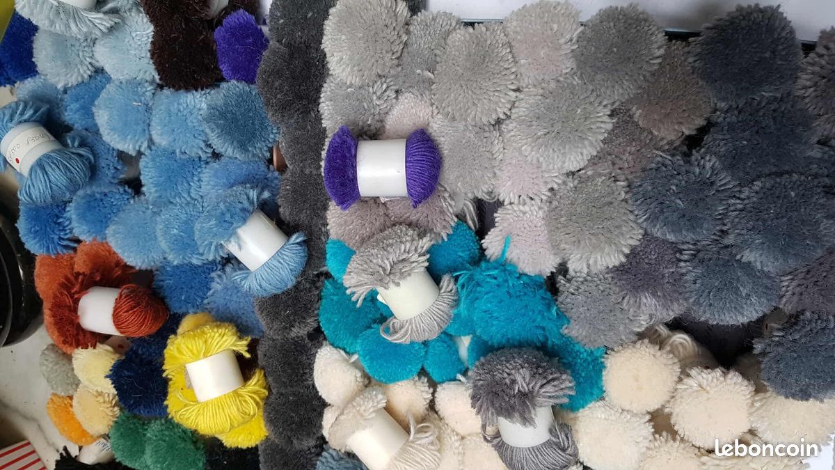 Echarpe pompons | Activités Créatives et Tricot