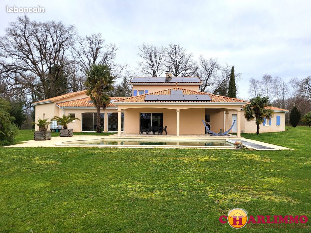 Maison 5 pièces 208 m² · à Brigueuil · 208 m² · 405 600 €