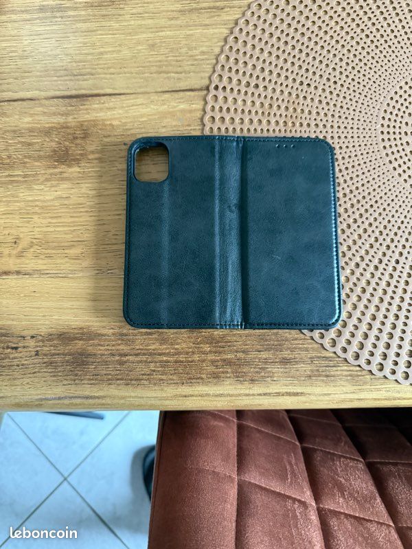 Coque iPhone 11 neuve (image 1)