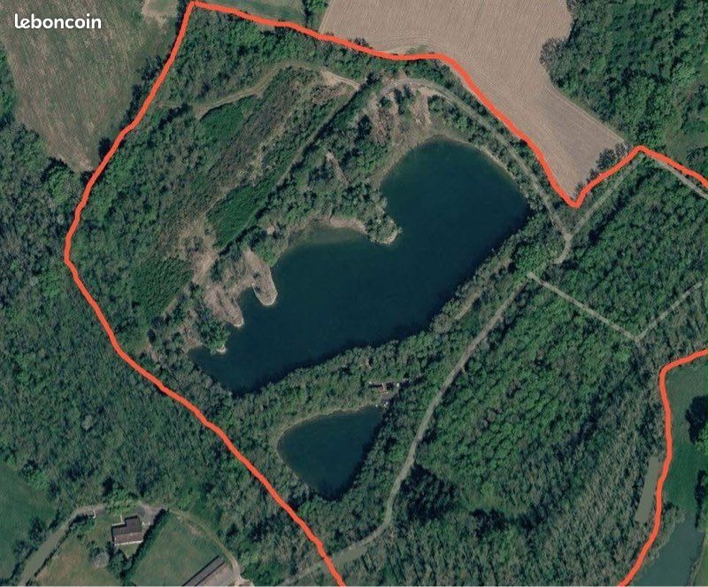 Domaine d’exception 7,6 ha : 2 étangs avec pêcheries, bois de chênes et équipements · à La Chapelle-Saint-Laurent · 179 000 €