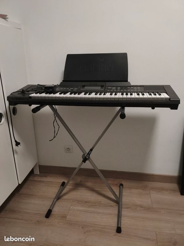 Synthétiseur Roland E-09 (image 1)