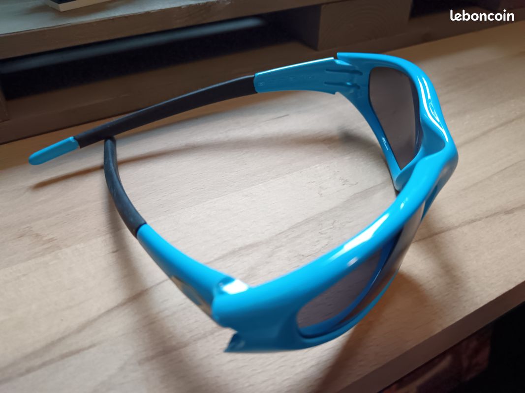 Lunette de Soleil Oakley Straight bleue (image 6)
