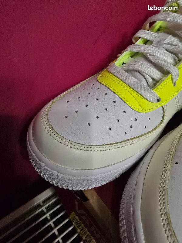 Sublimes Nike Air Force one édition limitée 2025 jaune blanc
