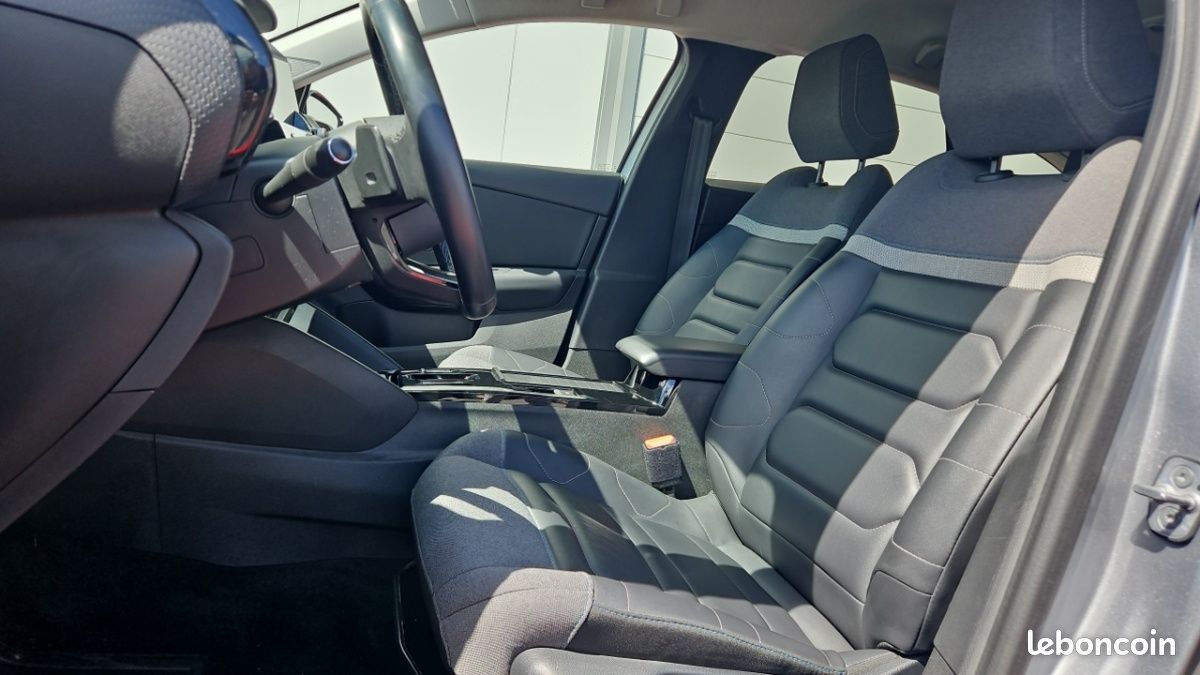 Citroën C4 PURETECH 130 SS EAT8 SHINE (image 18)