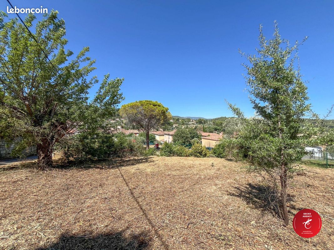 Terrain 447 m² · à Figanières · 447 m² · 132 000 €