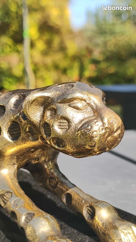 Figurine Jaguar/Léopard se faufilant vers sa proie, en aluminium doré sur socle marbre noir 20x9 cm (image 6)