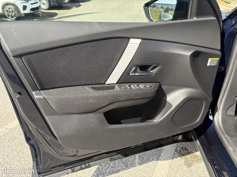 Citroen C4 1.2 Hybride 145ch PLUS e-DCS6 (image 11)
