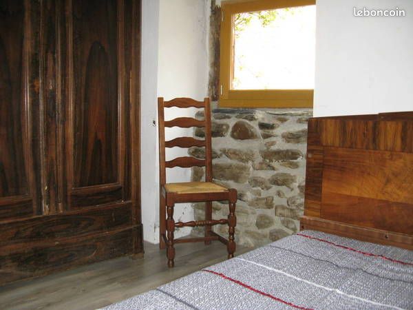 Maison traditionnelle dans un village de montagne (image 9)