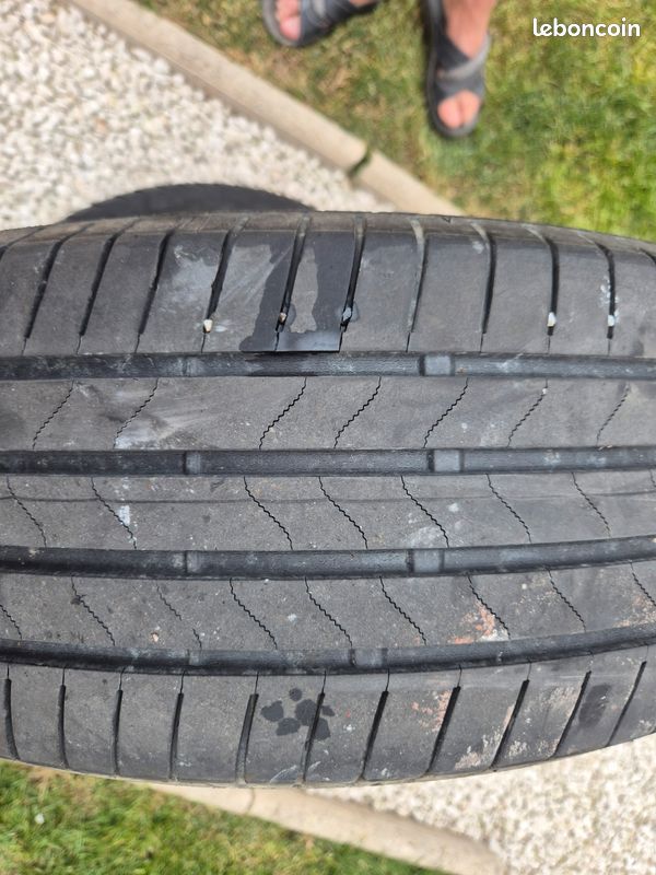 Pneu Bridgestone 215 60R17 h100 (image 3)