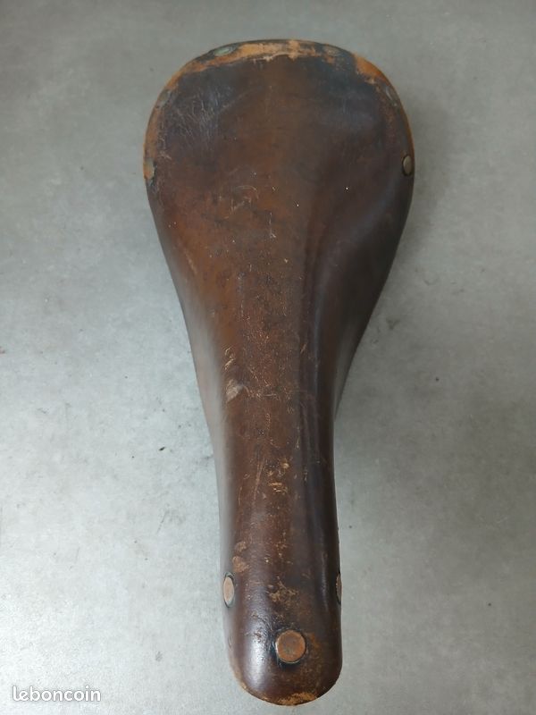 Selle ancienne cuir marron Pryma a ressort 235x190mm en Bé