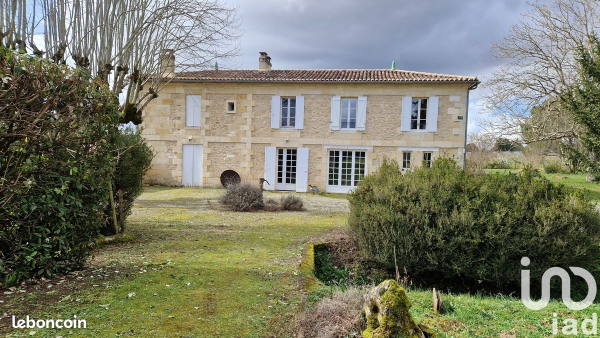 Maison 19 pièces 662 m² · à Naujan-Et-Postiac · 662 m² · 997 000 €