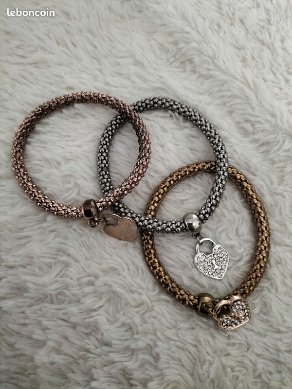 Lot 3 bracelets (image 1)