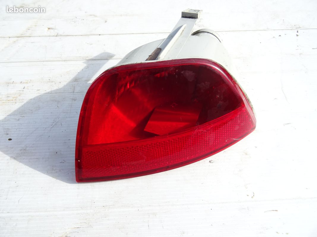 Feu Antibrouillard Arrière Droit Pour Ford Focus MK1 - Référence YS4X-15K272-A / YS4X-15500-A, Neuf