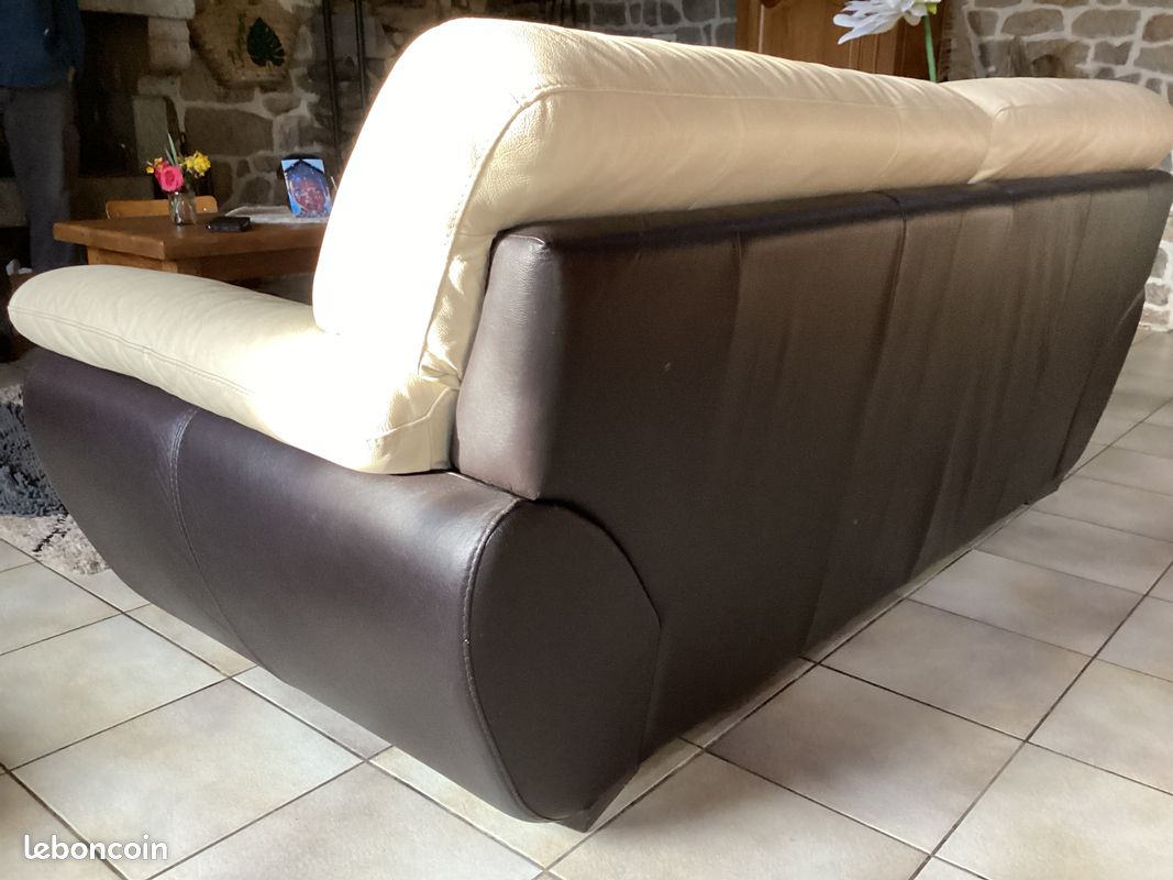Bonjour, vends canapé (60€)en cuir marron Maison du Monde. Bon état général, quelques craquelures. A venir chercher