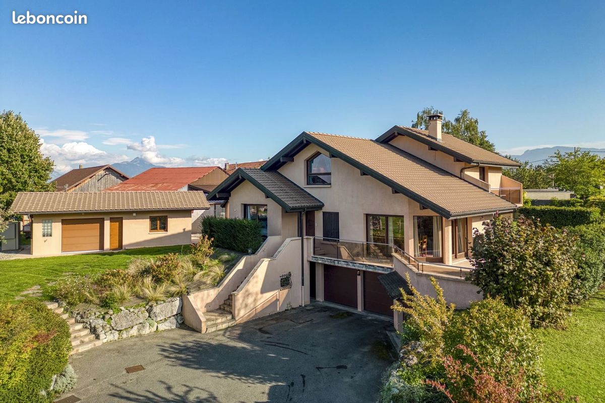 Maison 10 pièces 300 m² · à Reignier-Ésery · 300 m² · 950 000 €