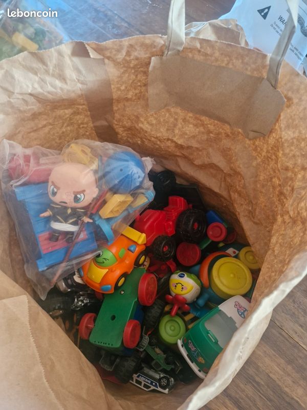 Gros lot de jouets (image 10)