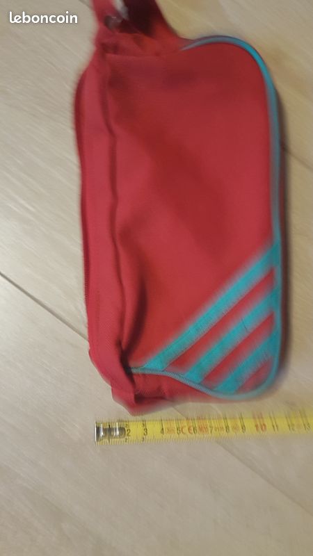 Sac rouge chez Adidas (image 8)