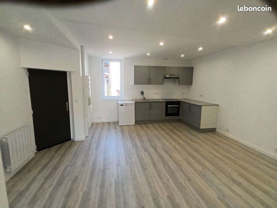 Appartement 3 pièces 53 m² · à Thiers · 53 m² · 530 €