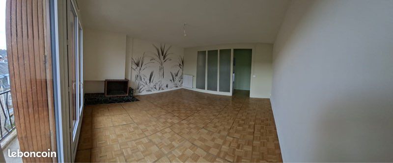Parking 74 m² · à Brive-la-Gaillarde · 74 m² · 600 €/mois