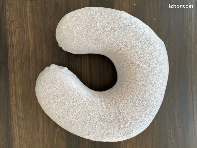 Coussin de voyage gris (image 1)