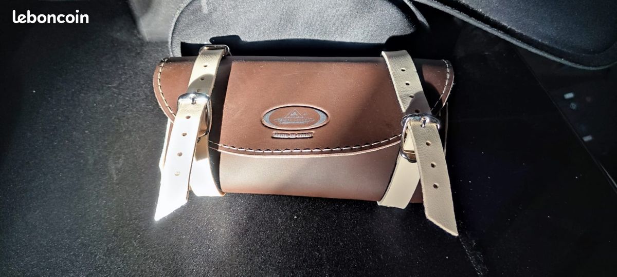 Ancienne sacoche trousse à outils en tôle selle porte bagage vélo mobylette moto • EUR 45,00
