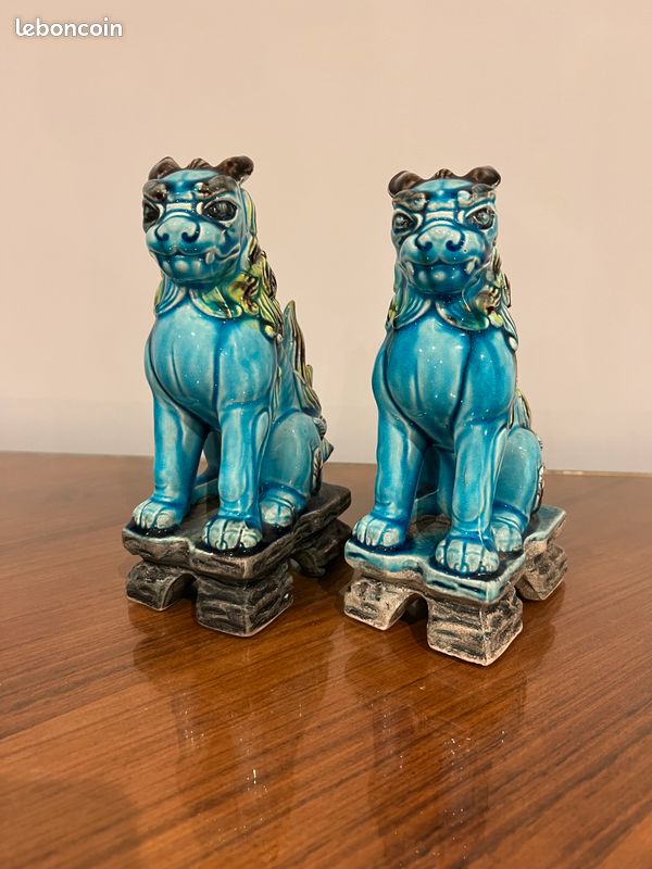 2 figurines de chien FOO japonaises années 50 en céramique bleue et verte (image 1)