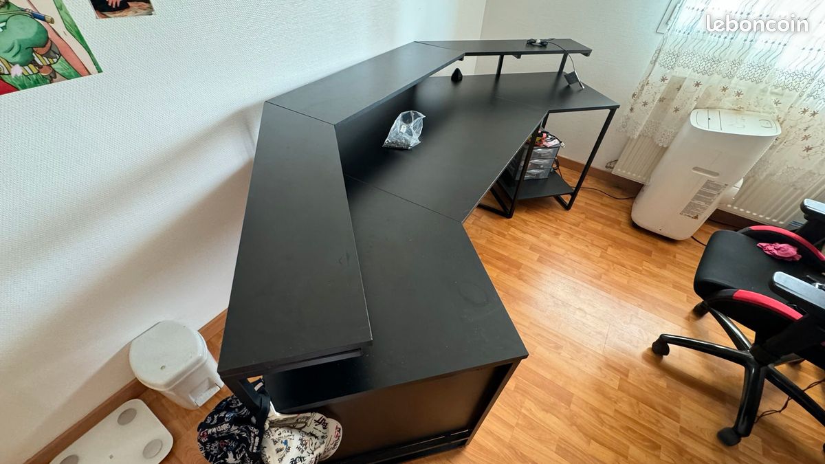 Bureau gaming (image 3)