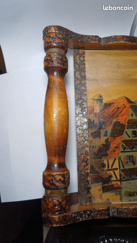 Plateau ancien en bois avec pyrogravure sur verre, peint à la