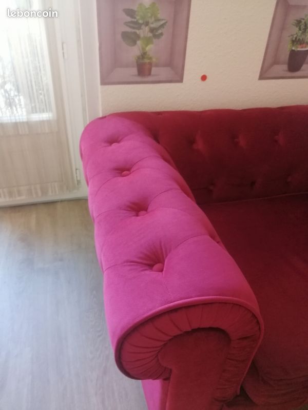 1 fauteuil velours rouge style chesterfield état neuf à prendre sur place affaire à saisir (image 1)
