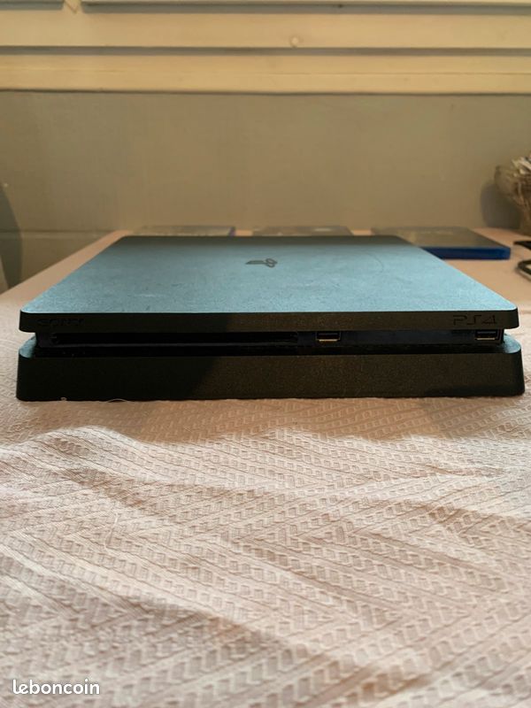 Console ps 4 très peu servi (image 1)