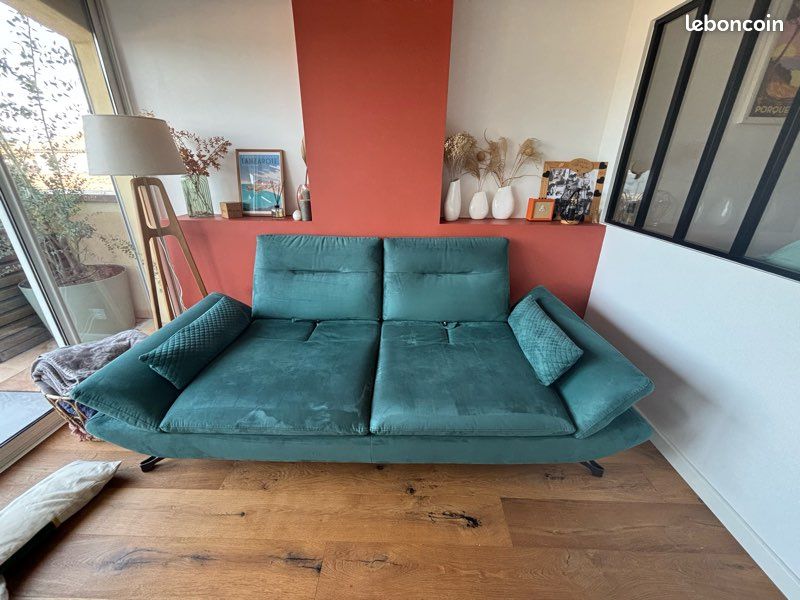 Canapé 3 Places Mobilier De France - Tissu Gaufré Rouge - Appuie-tête Réglables - Occasion TB état