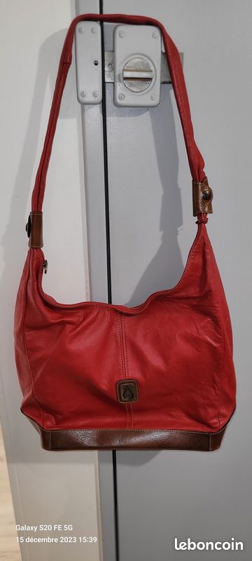 SAC à MAIN rouge (image 1)