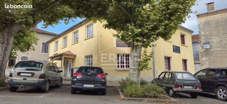 Maison 11 pièces 300 m²