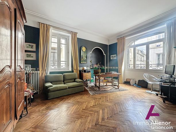 Maison 8 pièces 221 m² — 1