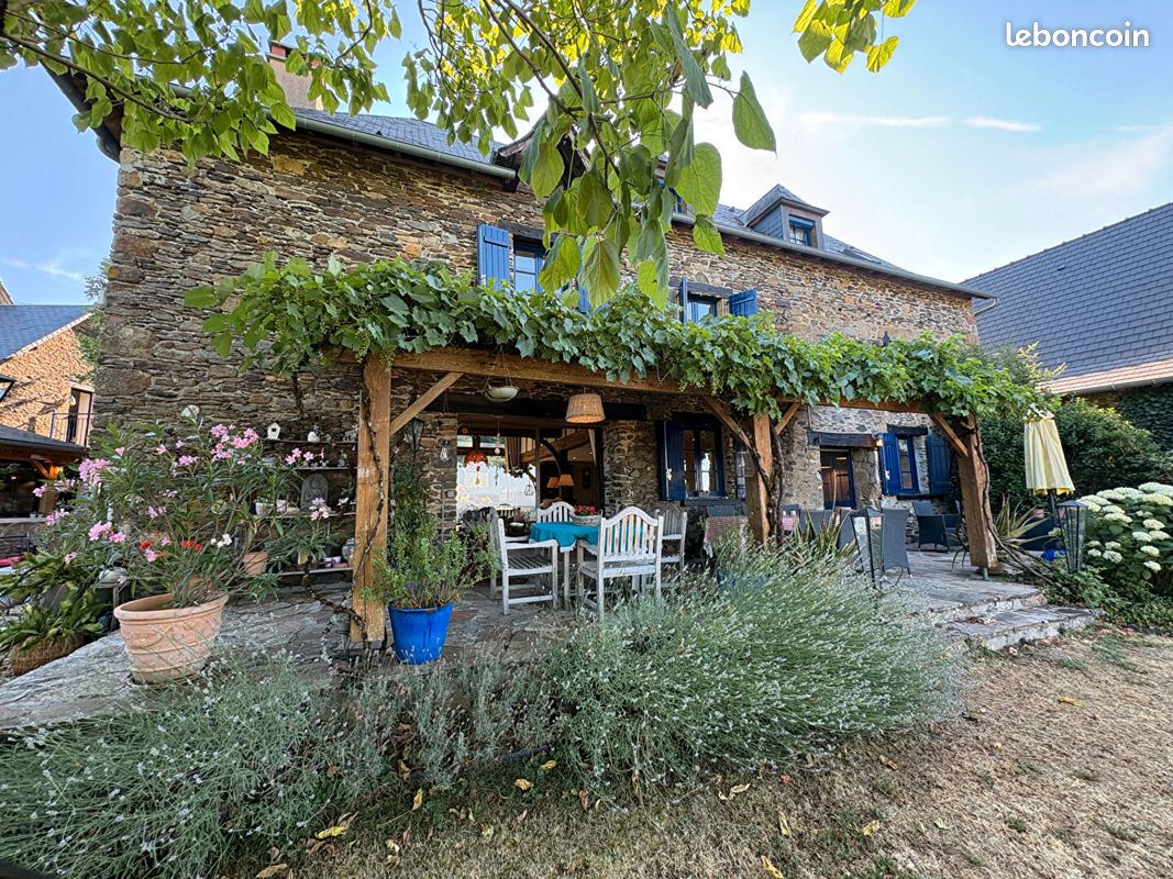 Maison 8 pièces 262 m² · à Juillac · 262 m² · 519 000 €