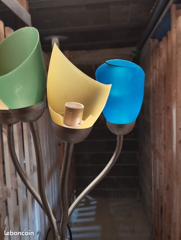 Lampadaire sur pied très beau mais à réparer (image 2)