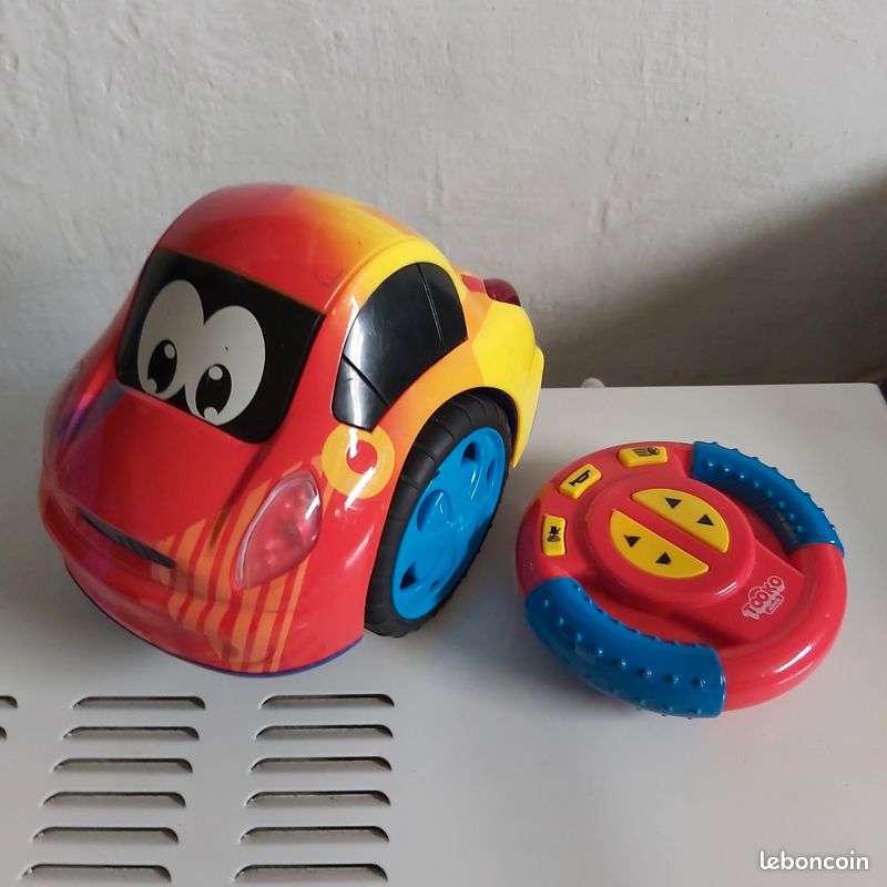 Voiture télécommandé 1er âge "musicale" (image 1)