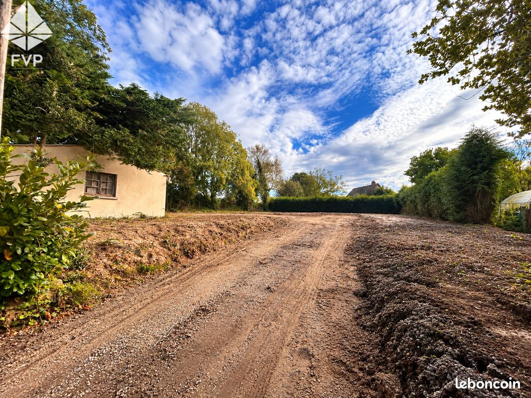 Terrain 1500 m² · à Sainte-Hélène-Bondeville · 1 500 m² · 85 000 €