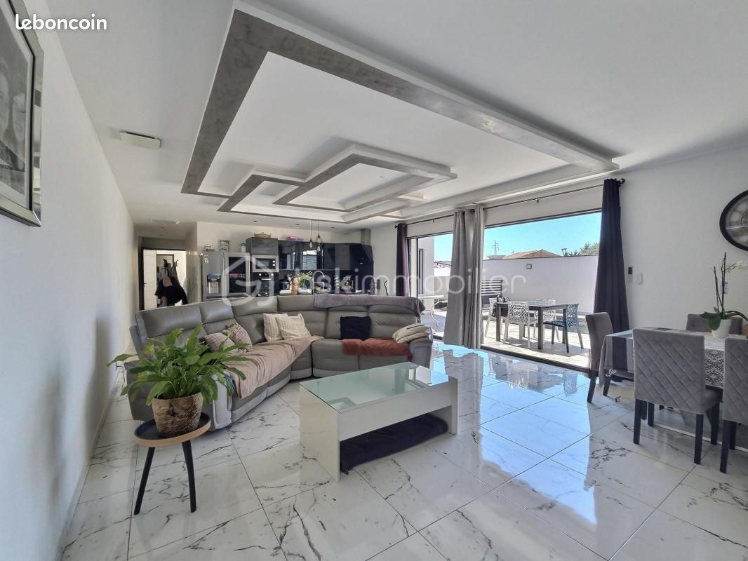 Maison 4 pièces 131 m² · à Milhaud · 131 m² · 388 000 €
