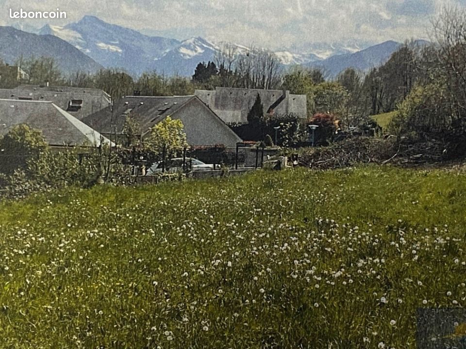 Terrain 2110 m² · à Poueyferré · 76 000 €