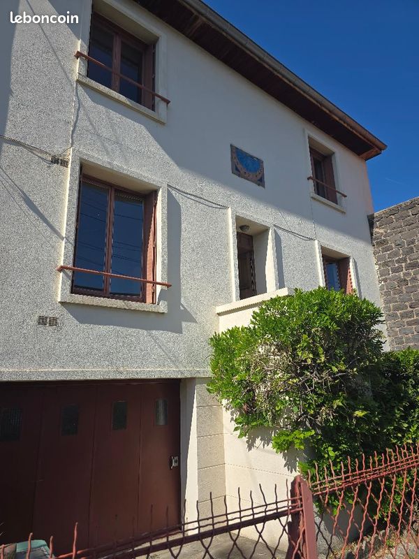 Maison 6 pièces 130 m² · à Clermont-Ferrand · 130 m² · 220 000 €