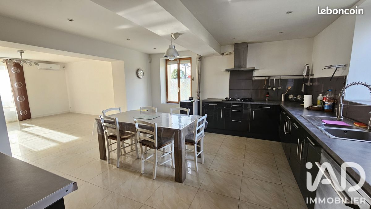 Maison 6 pièces 197 m² · à La Ferté-sous-Jouarre · 197 m² · 225 000 €
