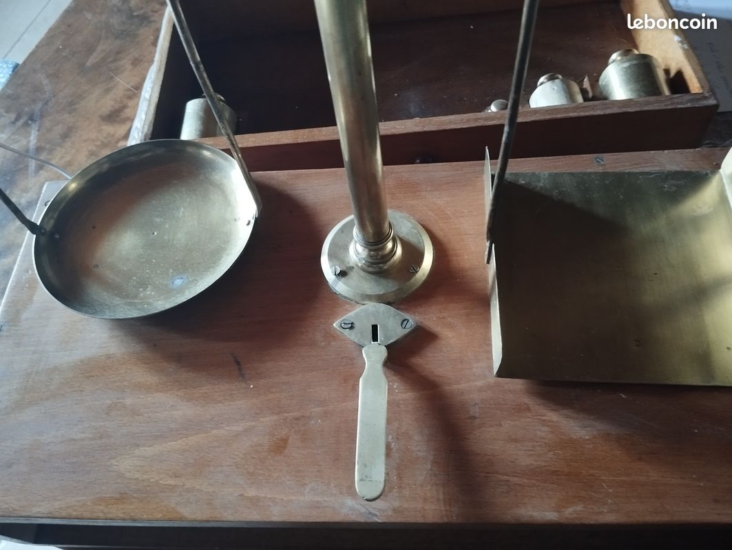 Trébuchet ancien bois et laiton (image 3)