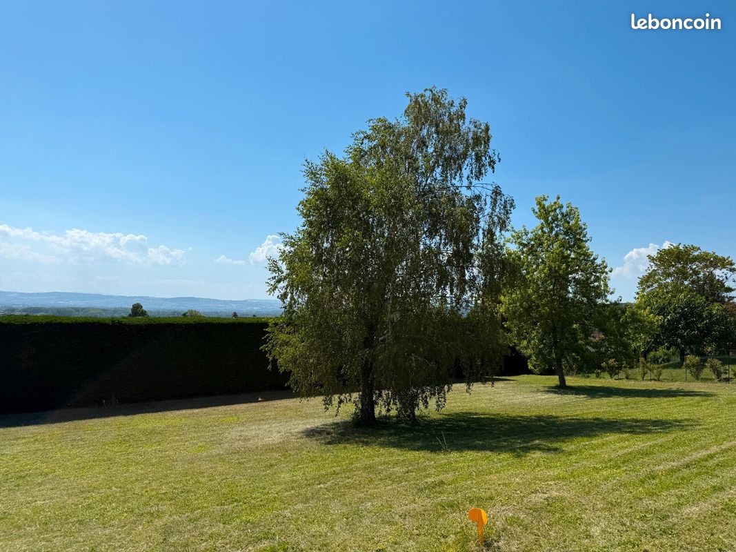 Terrain 1052 m² · à Reyrieux · 311 000 €
