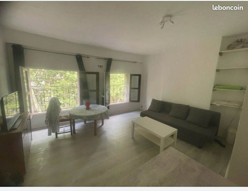 Appartement 1 pièce 30 m² · à Uzès · 30 m² · 450 €