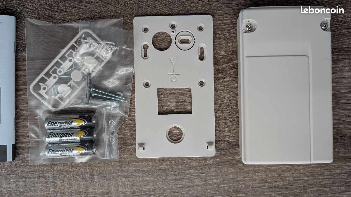 Emetteur universel HAGER pour l'extérieur étanche RLE001X
RLE001X (image 3)