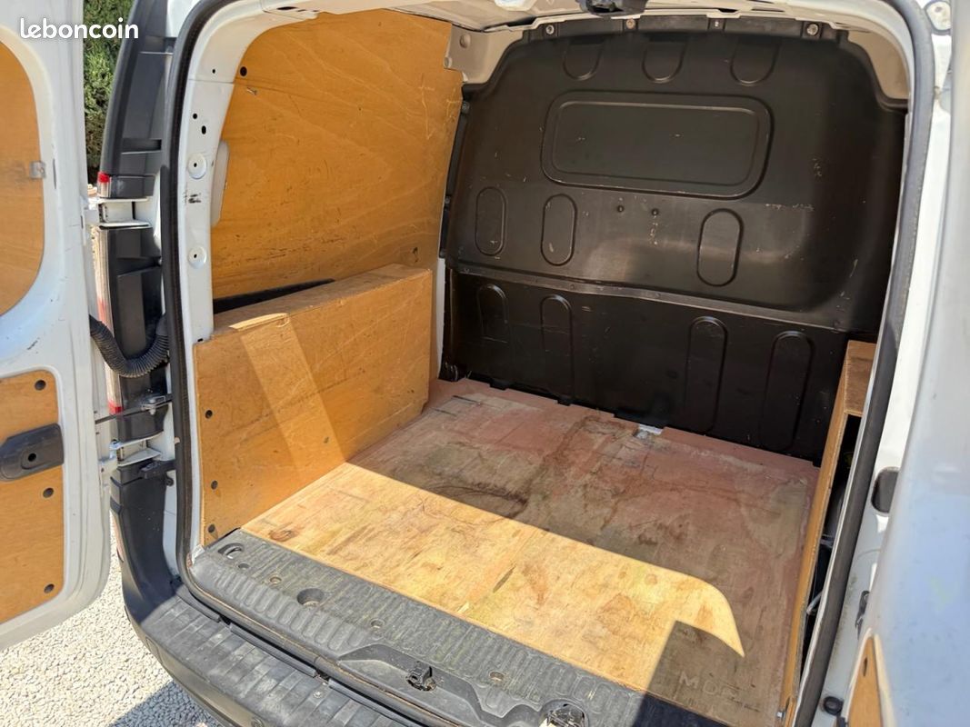 RENAULT KANGOO EXPRESS Compact - Fourgon - L1 1.5 dCi 75 - Extra R-Link - Garantie 12 Mois (image 16)